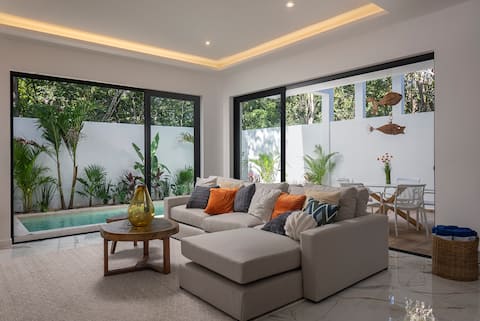 Anuncio de Airbnb popular: Luxury Villa • 2 Pools • Rooftop • Concierge en Tulum