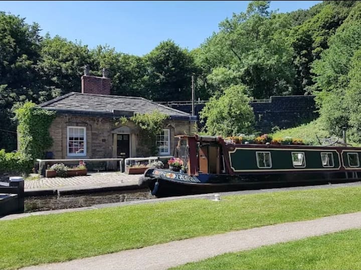 Lock Keepers Cottage At Salterhebble - Huddersfield