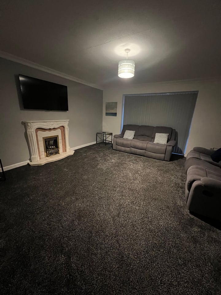 Spacious 4-bed Bungalow • Games Room • Parking - Leicester