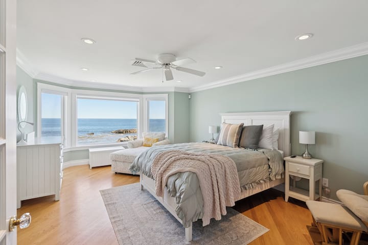 Dhomë gjumi në katin e dytë me banjë brenda suitës.