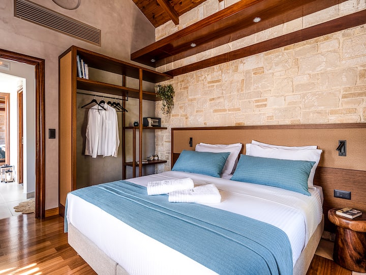 קומת קרקע - חדר שינה 2 עם מיטת קווין סייז