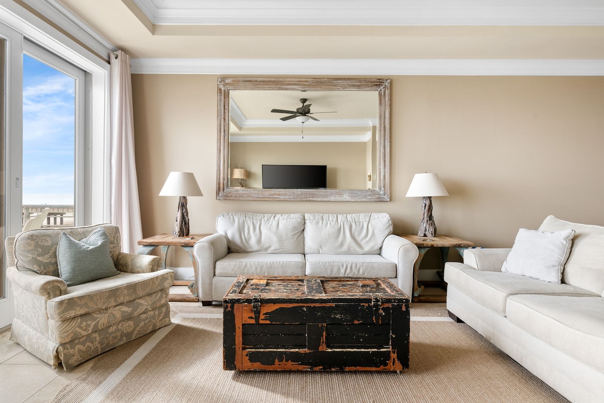 Successful Airbnb property: 4 Bedroom Oceanfront Condo with Rooftop-Walkable-A in Folly Beach