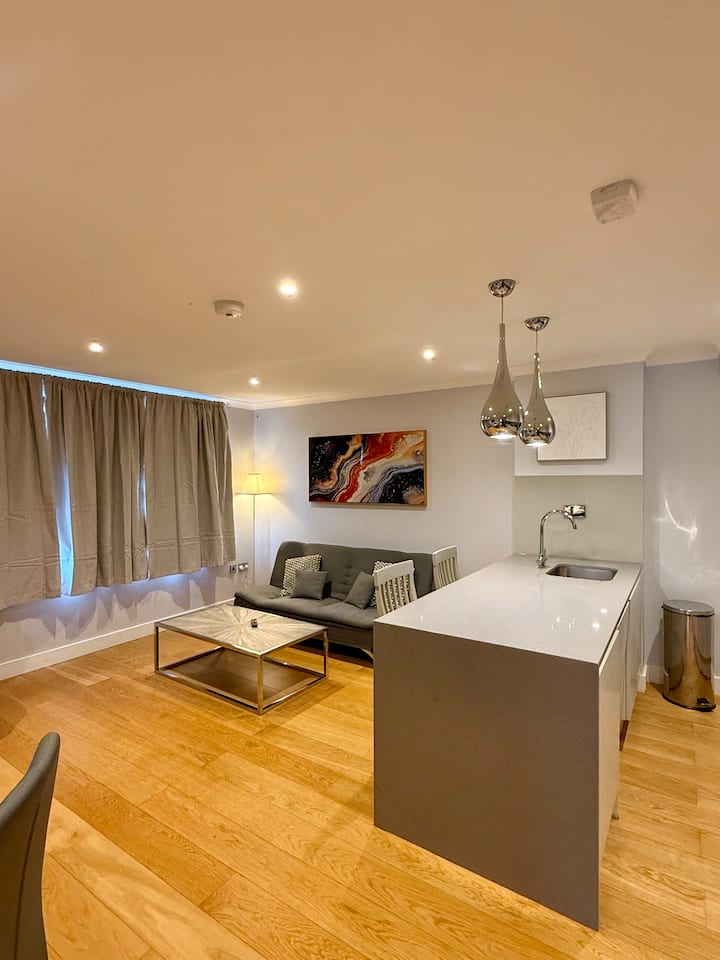 Perfect Getaway In Vibrant Neighbourhood: Sleeps 4 - Brentford