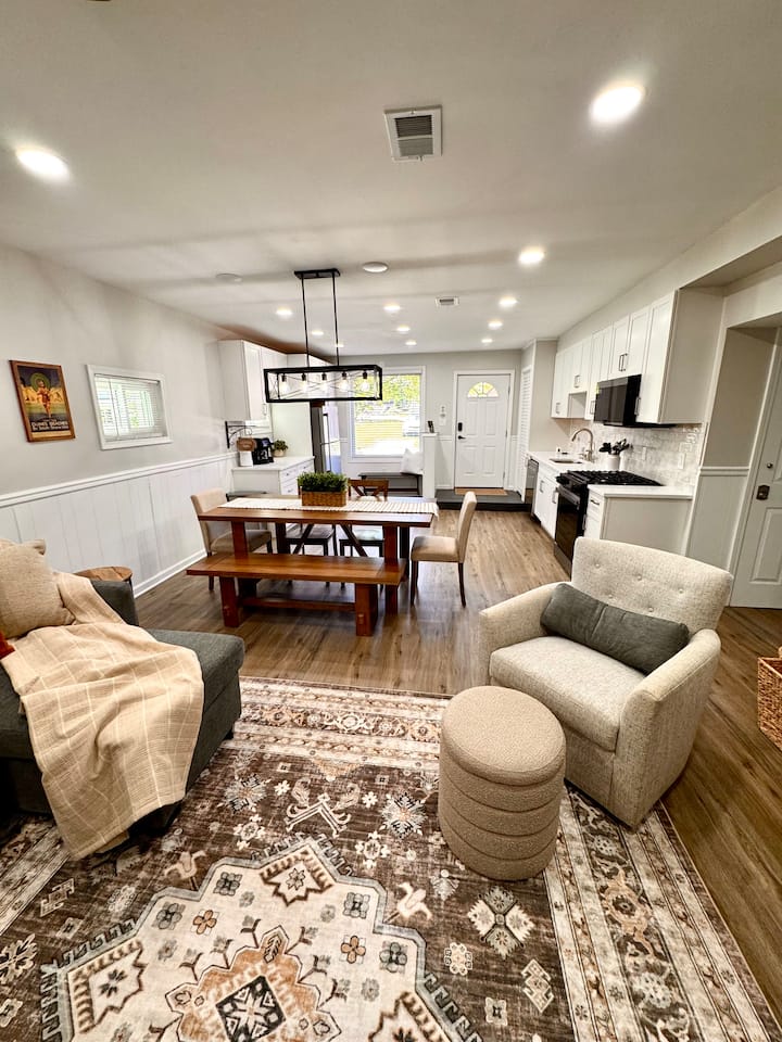 Home Suite Home-"downtown Valpo Retreat!" - Valparaiso, IN