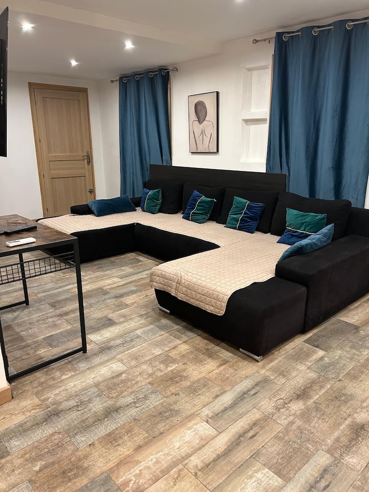 Grand Studio 50m Carré Proche C Commercial - Marignane