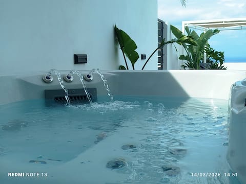 Vigles,Modern Suites with jacuzzi and amazing view