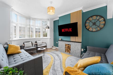 Top performing Airbnb: Sleeps 7 | EV Charger | Spacious parking & Garden in Walsall