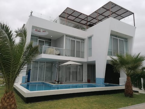 Beautiful beach house in Costa Palmeras Mollendo.