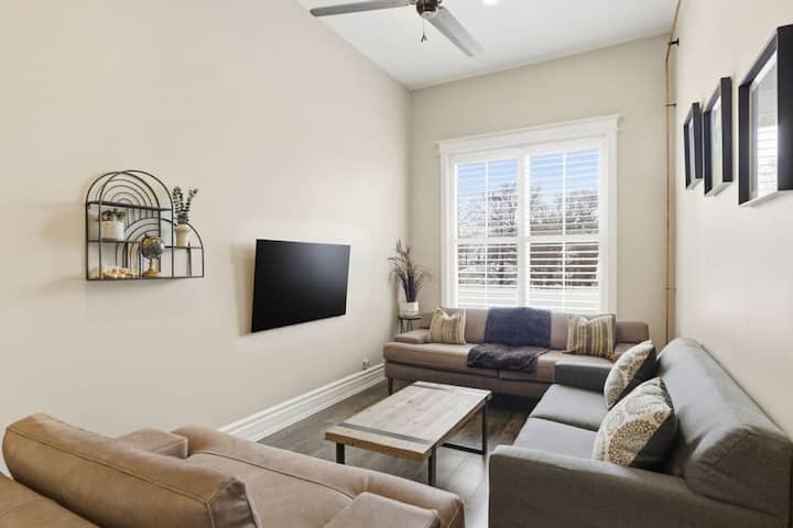 The Cedar Suite In Downtown Collingwood - Collingwood