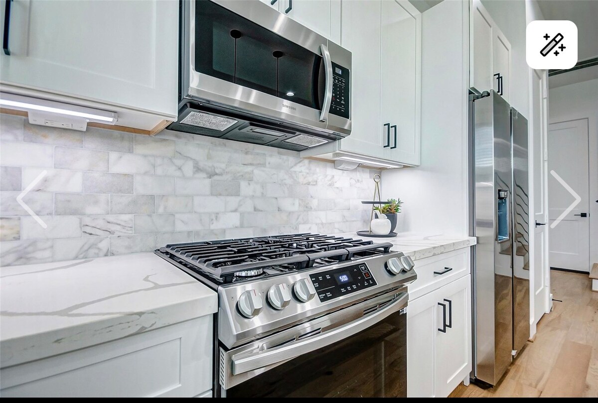 Successful Airbnb property: Cozy Crib2 near downtown, galleria & memorial mall in Spring Branch East