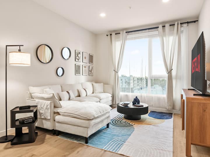 Elite 2bd-2ba •Walk Of Fame •Pool&spa, Freeparking - West Hollywood, CA