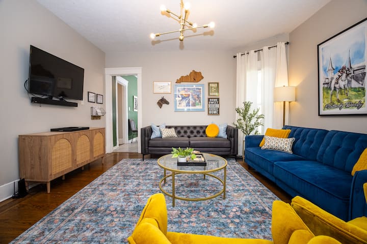 Modern Oak • 4bd • Pool Table & Backyard - Louisville, KY