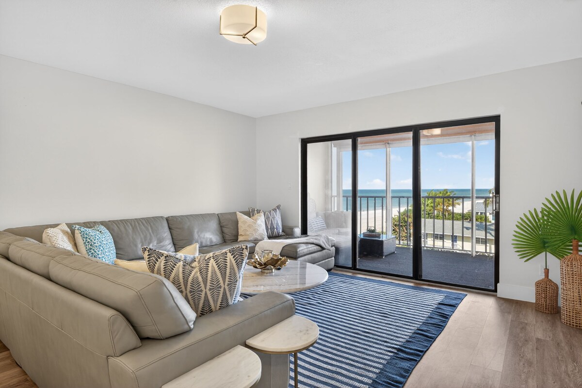 Successful Airbnb property: NEW-Beachfront, Big View, Pickleball, Dog Friendly in St. Petersburg / Clearwater