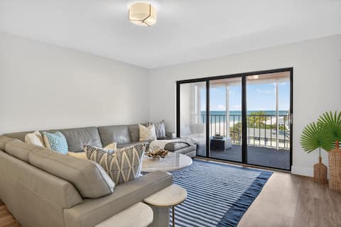 Successful Airbnb property: NEW-Beachfront, Big View, Pickleball, Dog Friendly in St. Petersburg / Clearwater