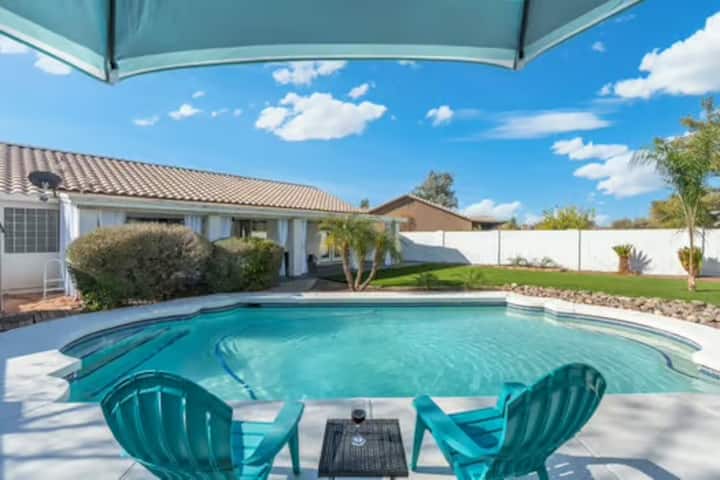 Budget Friendly Midterm With Huge Pool And Yard - 챈들러