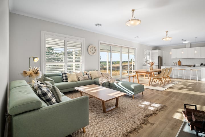 Rolling Hills Estate - Off Grid Luxury - Callington