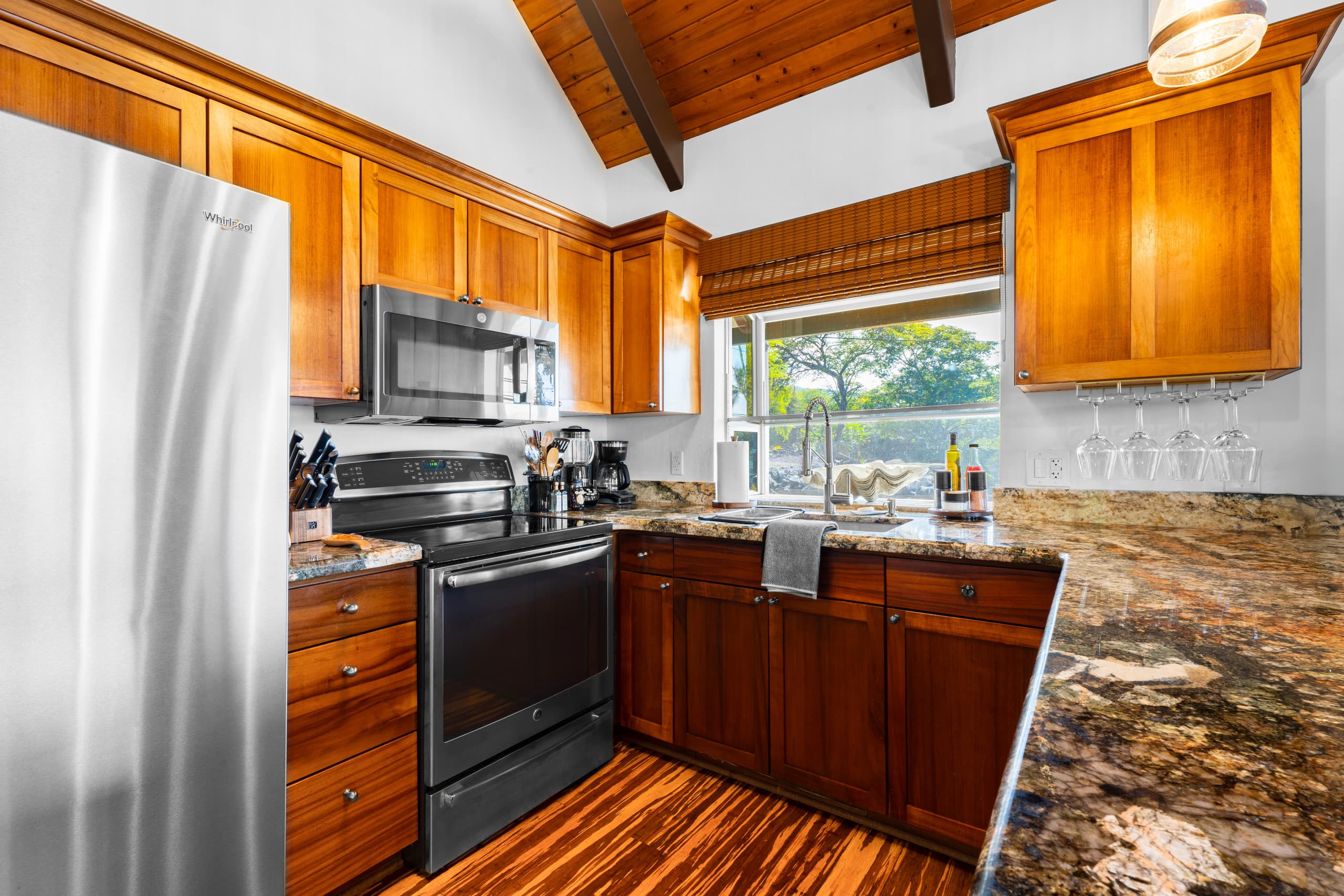 Home in Kailua-Kona · ★5.0 · 2 bedrooms · 2 beds · 2 baths - Image 12