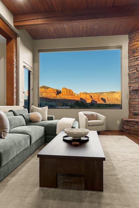 Top Airbnb: Sun-Up Sedona Paradise, Heated Infinity Pool & Spa in Village Of Oak Creek (Big Park)