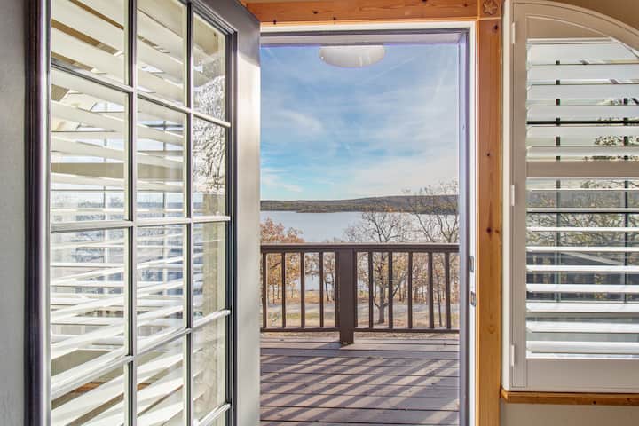 Vous ouvrez la porte du loft principal et le lac vous attend.