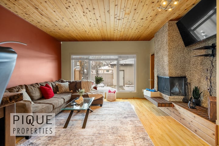 *Urban Oasis*heated Pool/hot Tub*steam Shower*pets - アルバータ