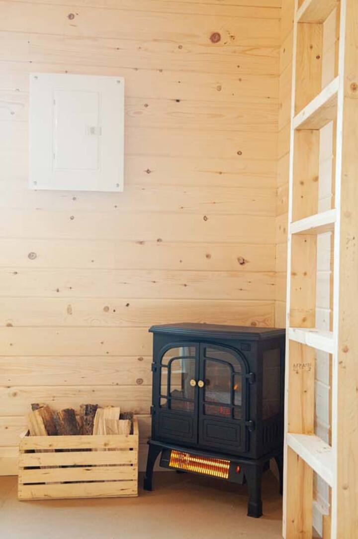 The Cozy Marigold Bunkie On Prairie Farm Oasis - Alberta