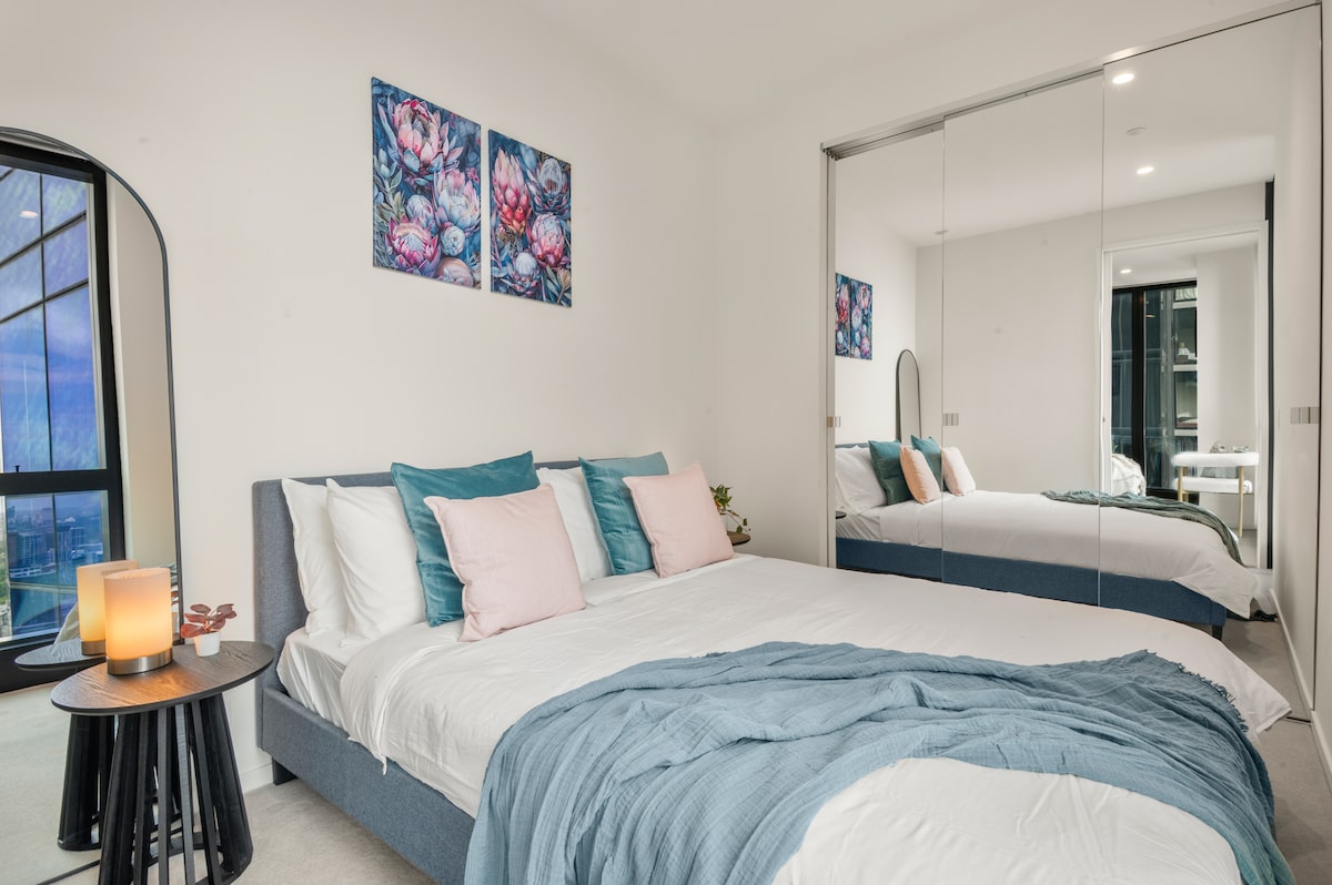 Спалня 1 съдържа двойно легло.