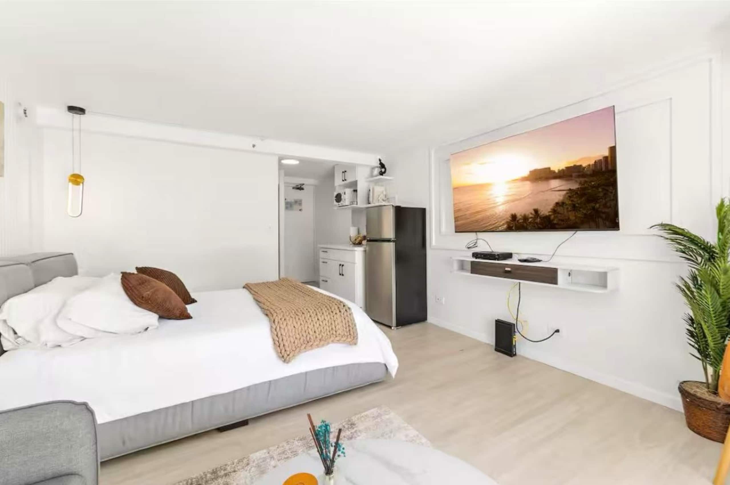 Modern Waikiki Studio - Image 20