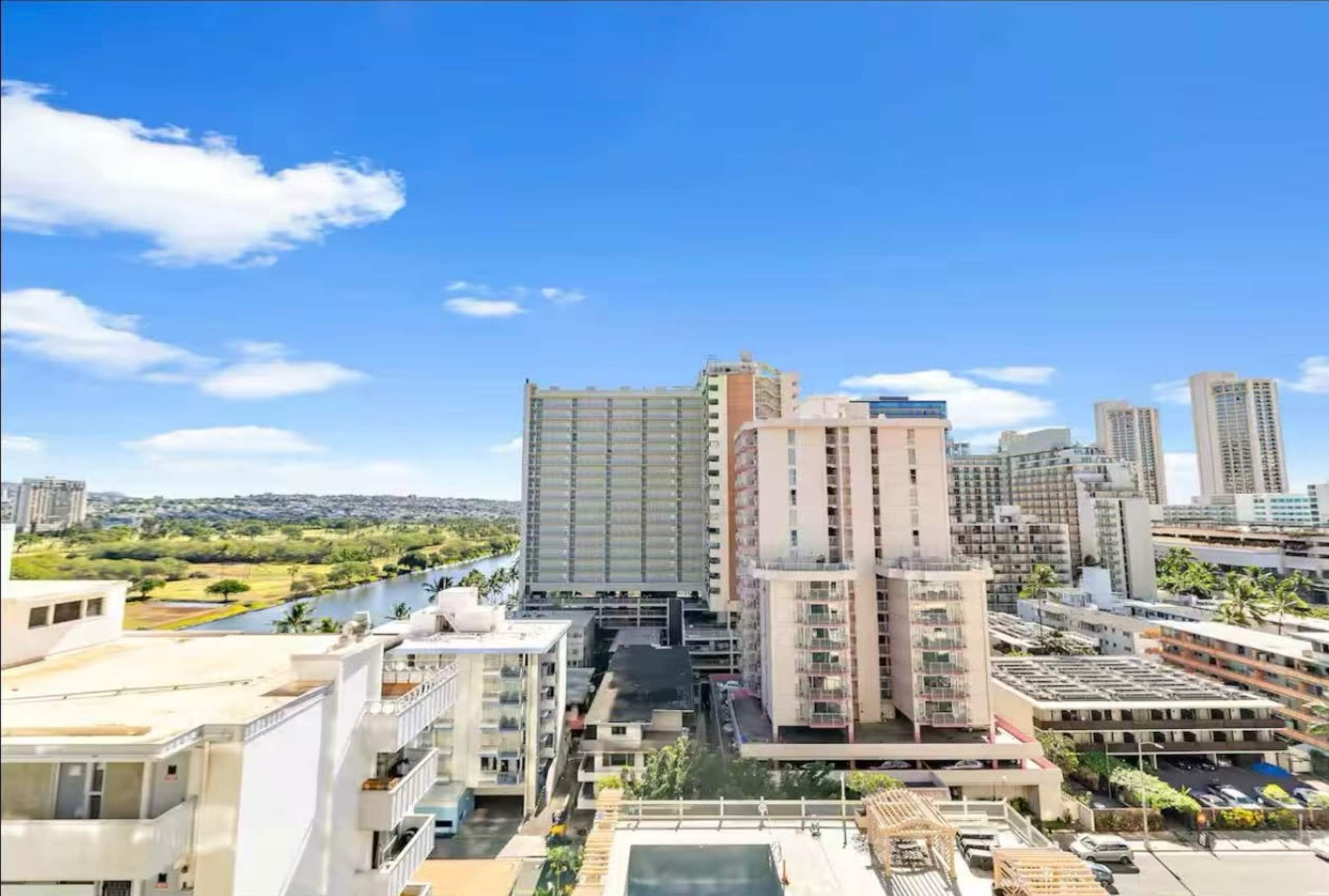 Modern Waikiki Studio - Image 15