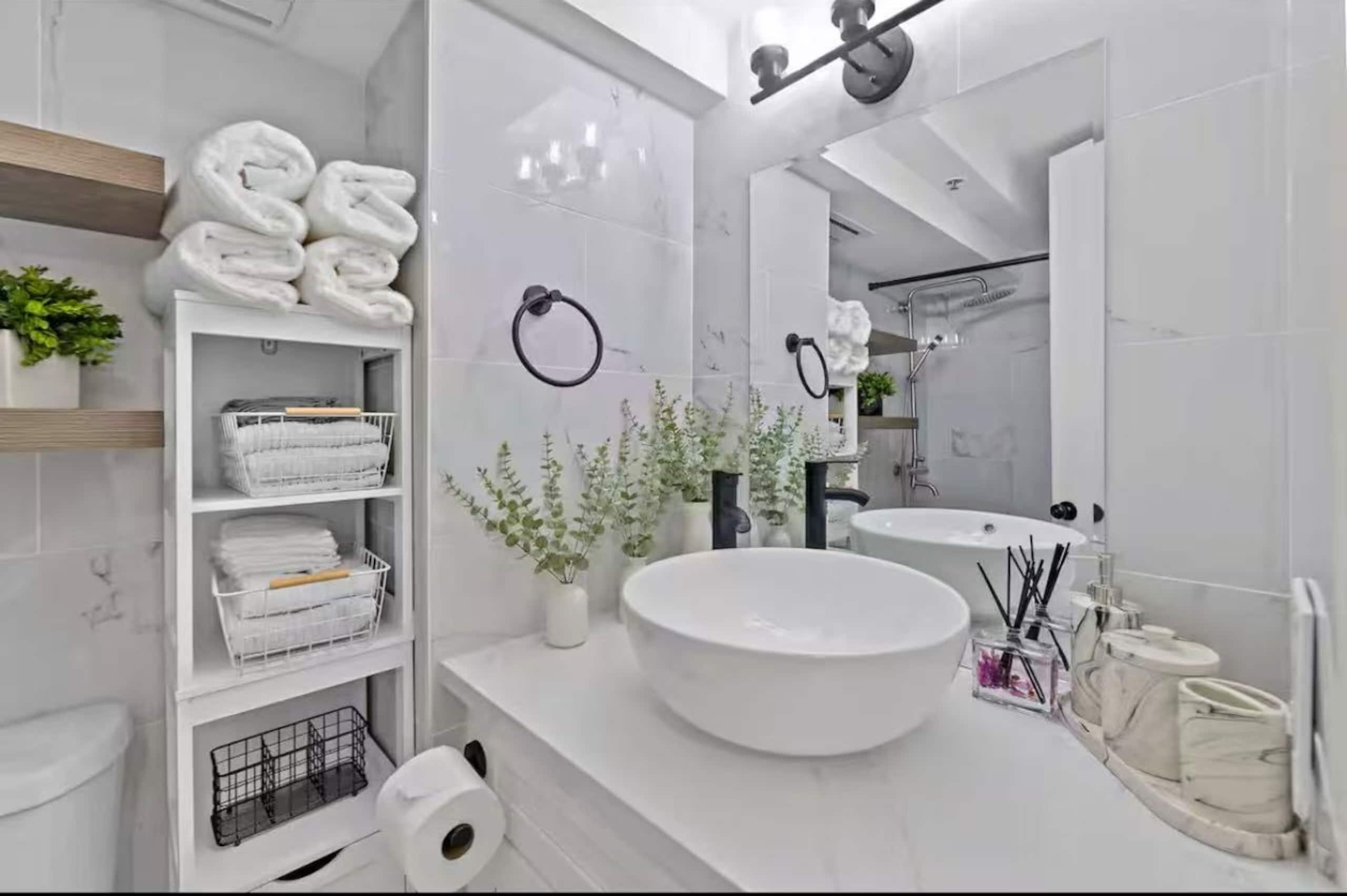 Modern Waikiki Studio - Image 11