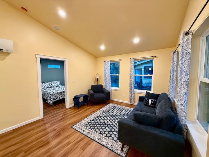 Quiet New 1br Cottage Near Garland - Spokane, WA