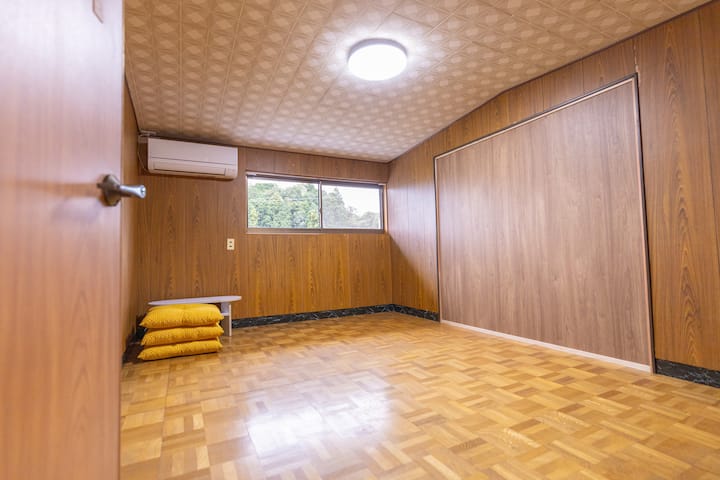 Izba v západnom štýle s pokojnou atmosférou.Nachádza sa vedľa izby C a je ideálna pre priateľov alebo páry.