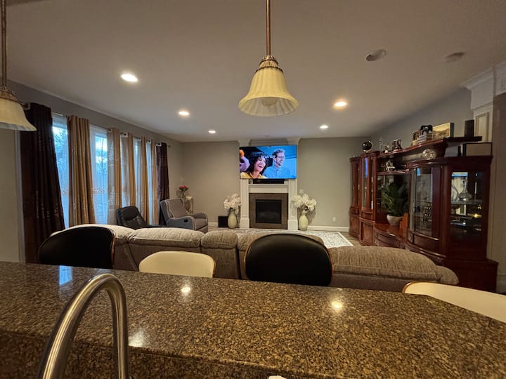 Spacious Home, Well Detailed For Your Comfort. - Vancouver, WA