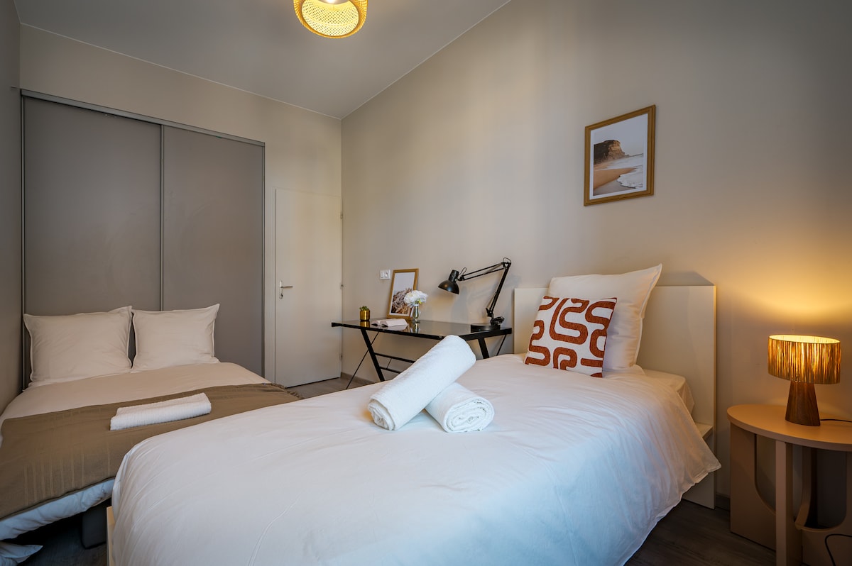 Modulárna izba, ideálna pre deti, priateľov alebo ďalších hostí, ktorá ponúka pohodlie a praktickosť.