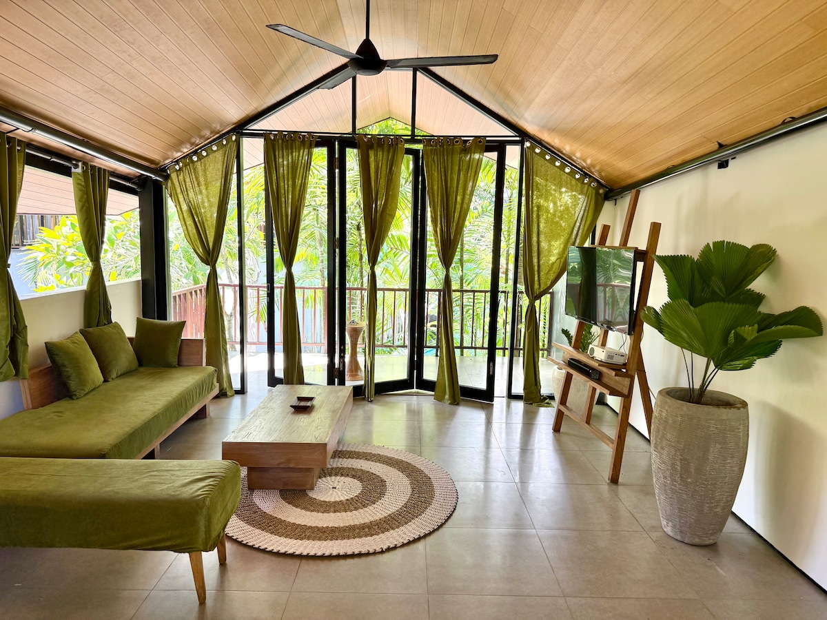 Home in South Kuta · ★4.33 · 2 bedrooms · 2 beds · 2 private baths, comparabile Airbnb