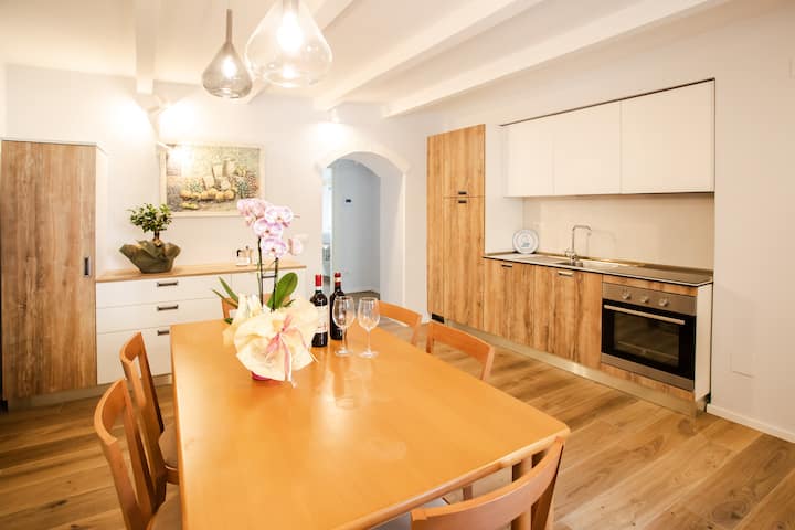 Balcony Apartment On Tuscan Village Square + Pool - Poppi