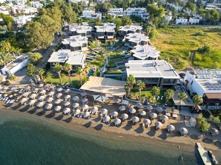 Stylish Beachfront Villa & Pool/gym/sauna/seaview - Bitez