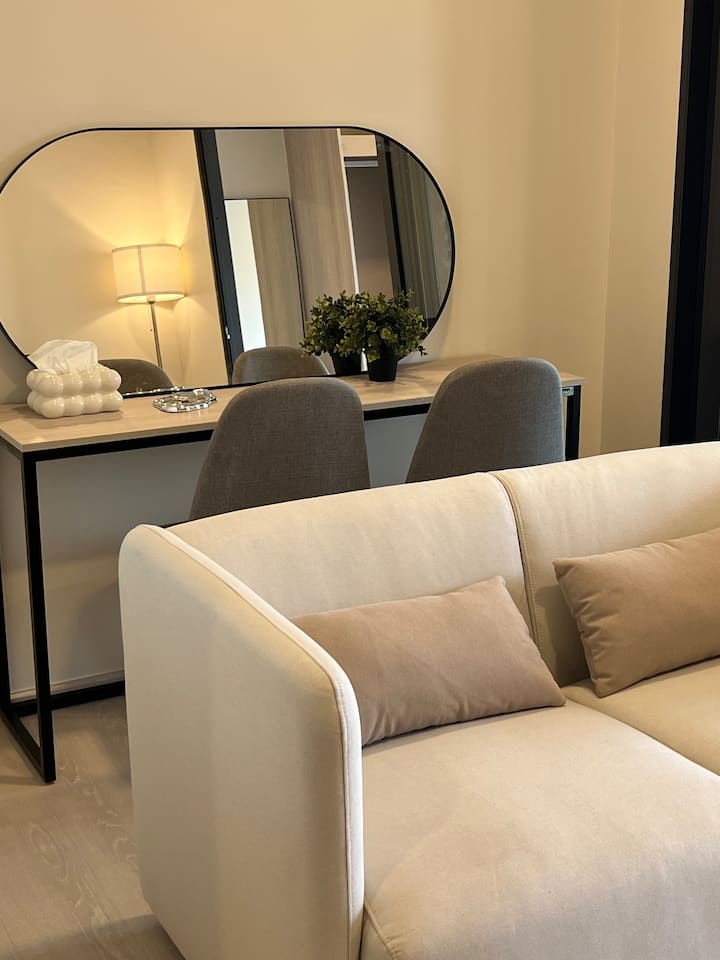 Bangkok River View – Minimal Private Living - Bangkok