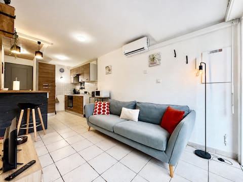 Airbnb performant: 2-room ground floor apartment with terrace and private parking… à Bourgoin Jallieu