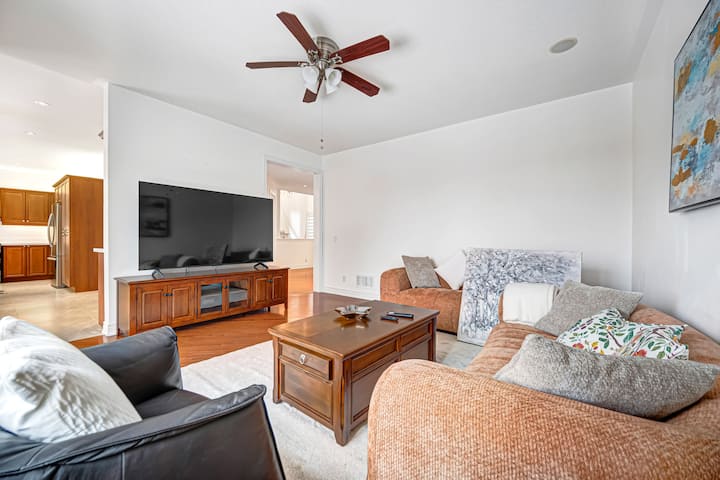Spacious 4br Home • Backyard • Free Parking - Richmond Hill, ON