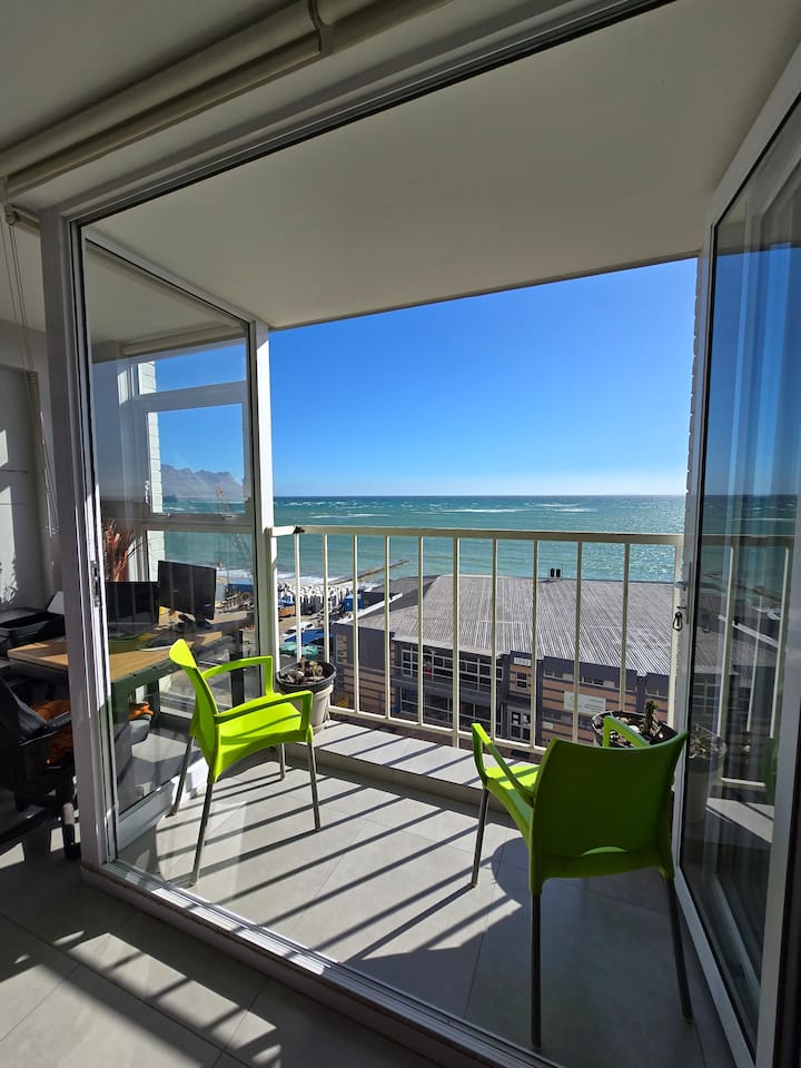 Beautiful Seaview Beachfront Apartment - Somerset West