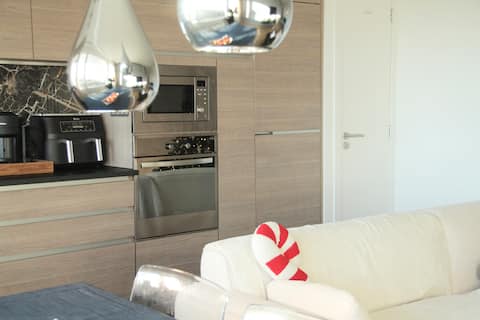 Cozy Atomium Stay