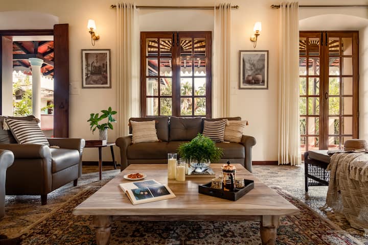 Living room image 1