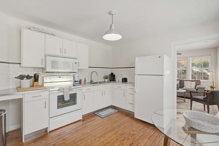 Charming Charleston Bungalow Near Downtown W/ Wifi - North Charleston, SC