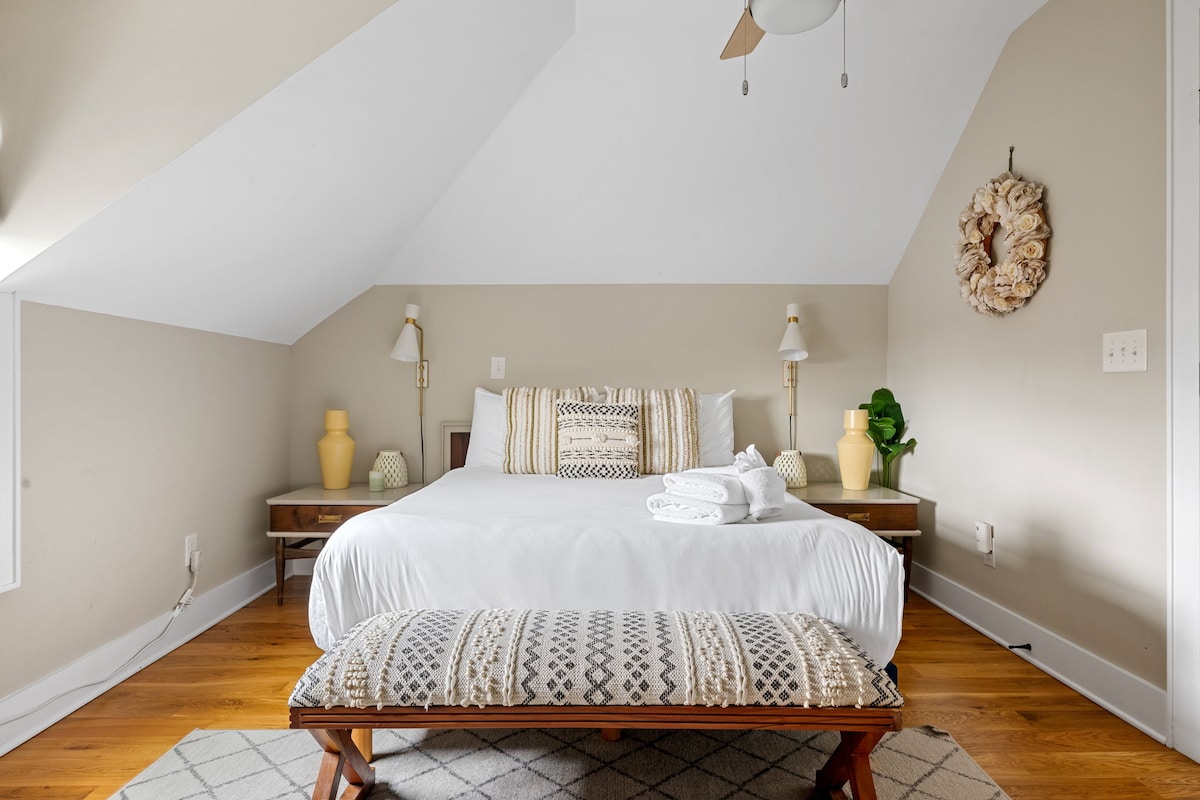 Kitanda na Runinga ya Queen