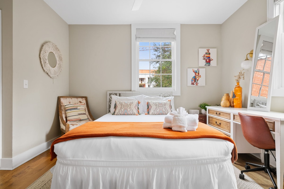 Kitanda cha Malkia, Runinga na bafu la chumba 