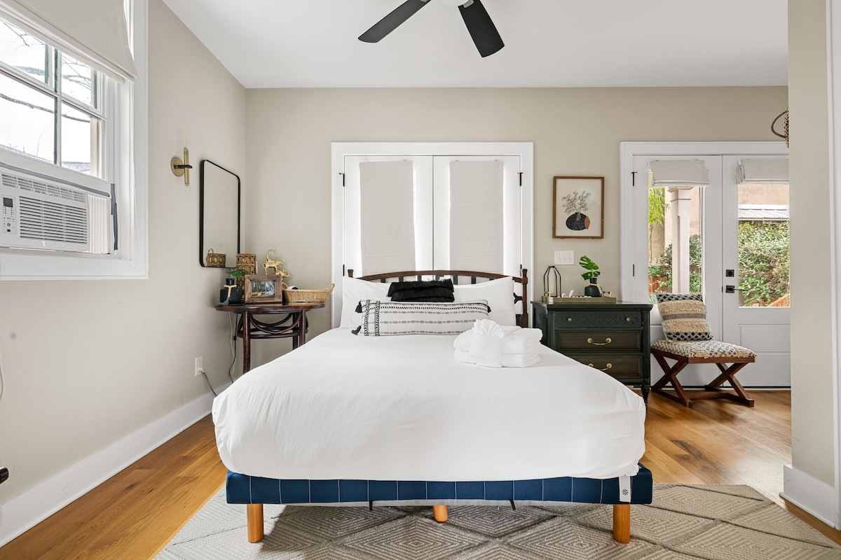 Kitanda cha Malkia, Runinga na bafu la chumba