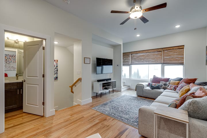 The Open Canvas Southside Townhome| Fast Wi-fi - Chattanooga, TN