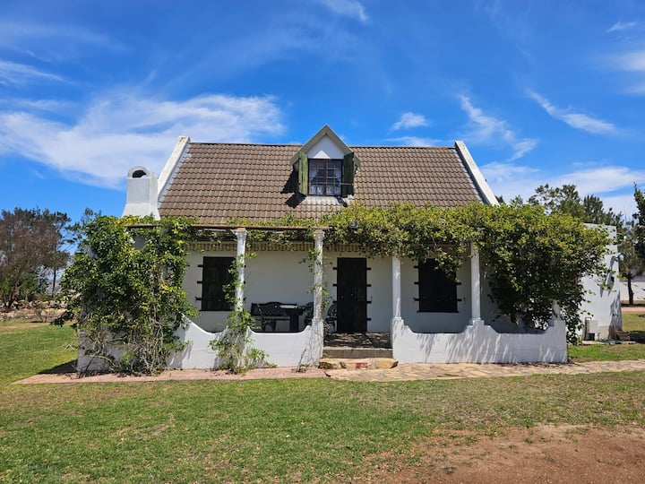 Hoekplasie Cottage (6 Adults, 2 Children) - Mossel Bay