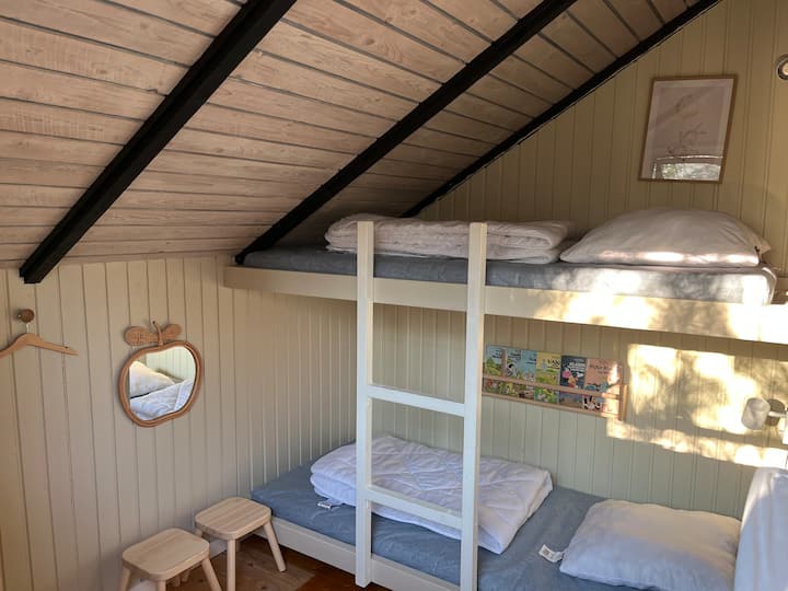 2张床，尺寸为90 x 200厘米。 