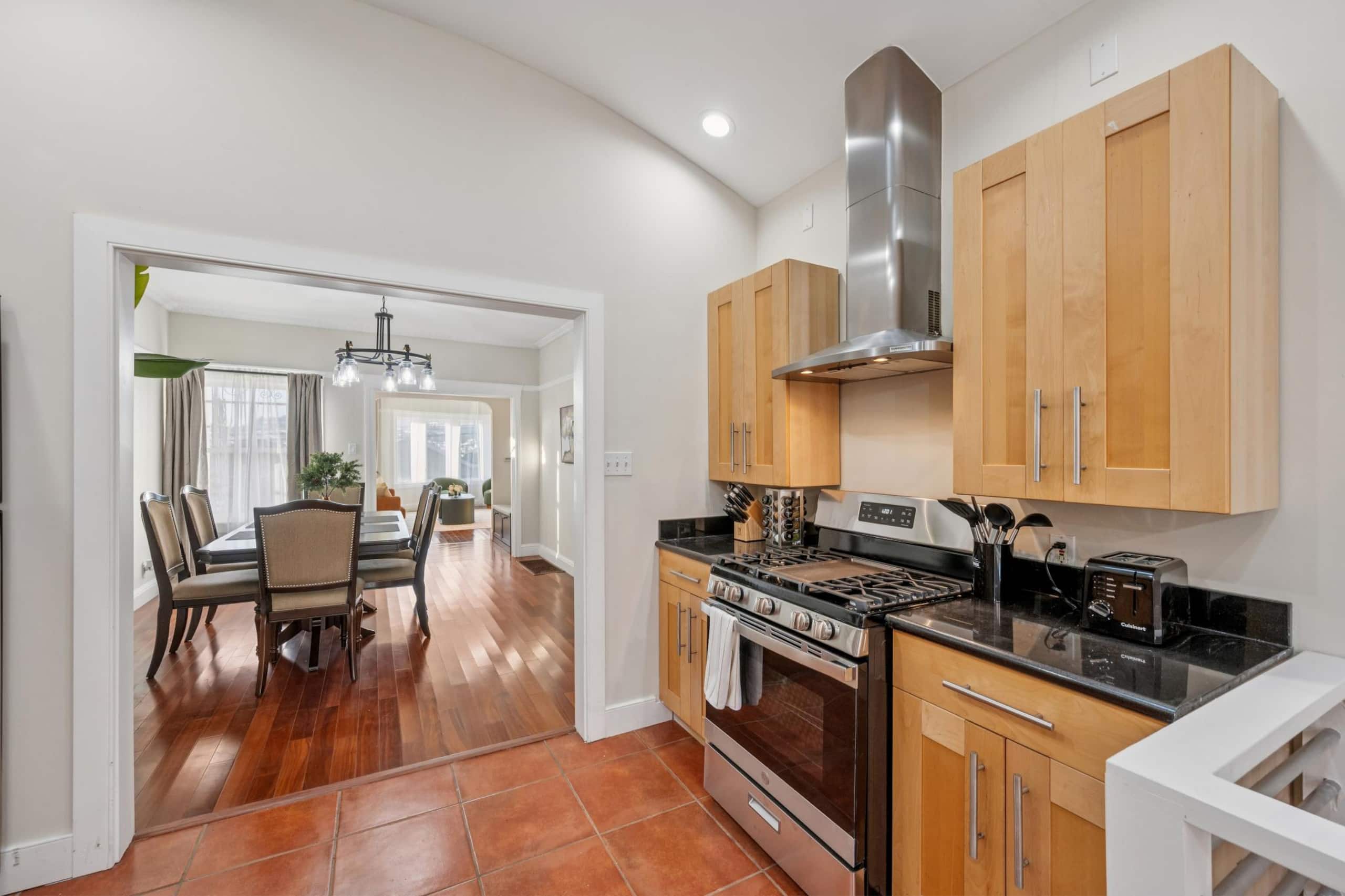 Home in San Francisco · ★5.0 · 2 bedrooms · 2 beds · 1 bath - Image 7